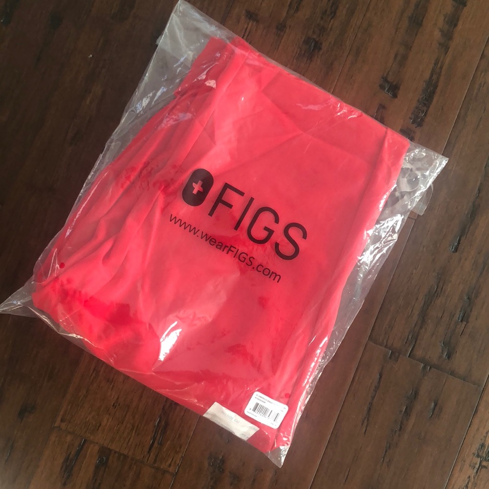 NWT “Pop red” Figs Zamora M/P